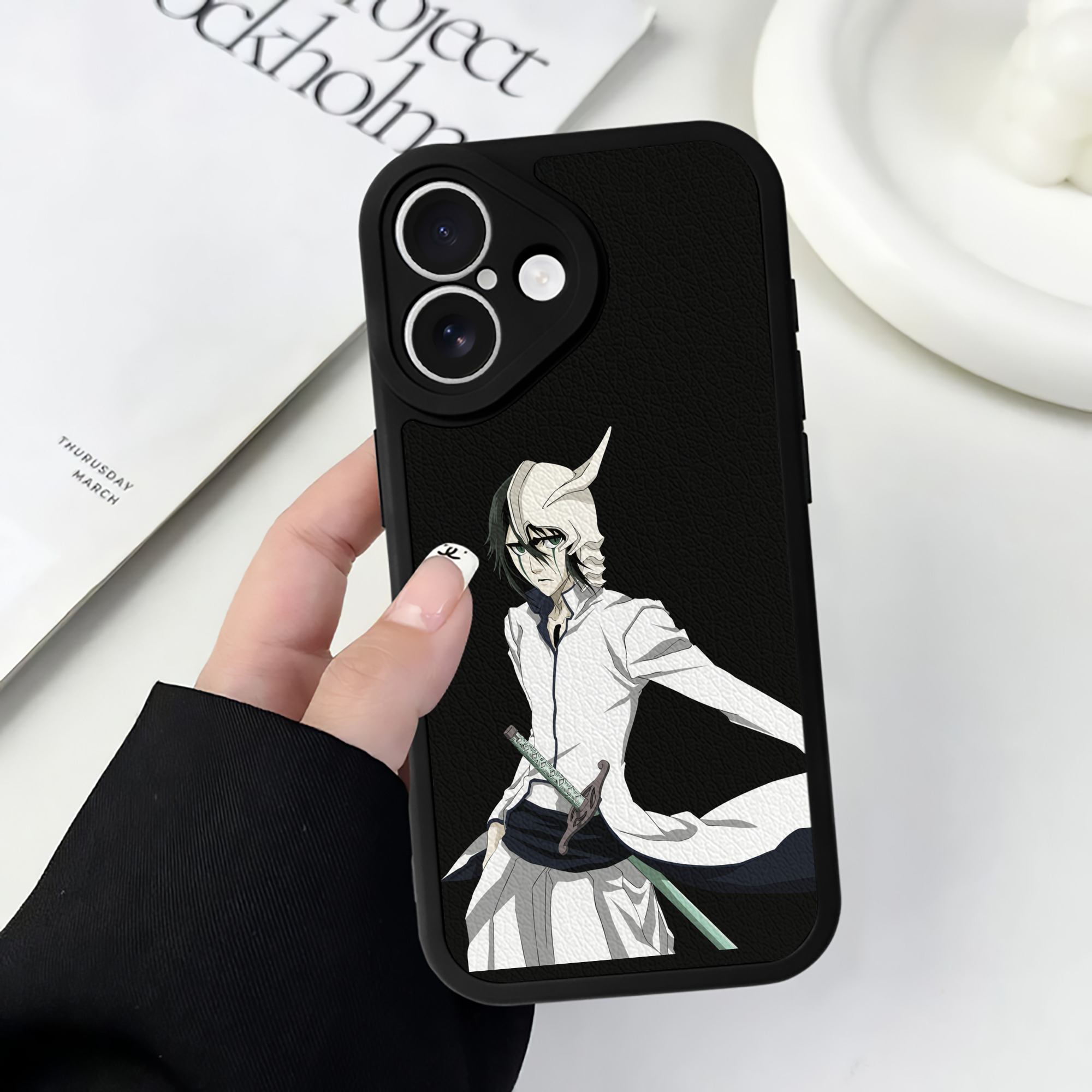 （画像用） ブリーチ ウルキオラ·シファー BLEACH Ulquiorra cifer 【iPhone 16シリーズ対応】シリコンスマホケース（レザー調） 材質：シリコン